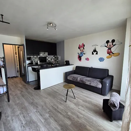 A 2 Pas De Disneyland Daire *