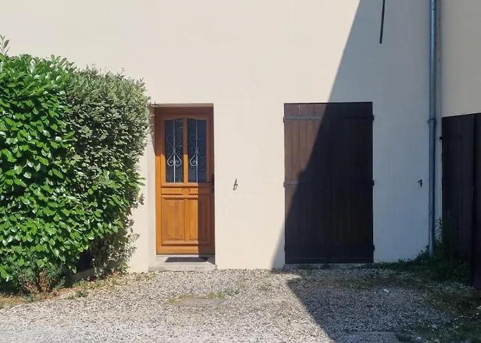 A 2 Pas De Disneyland *