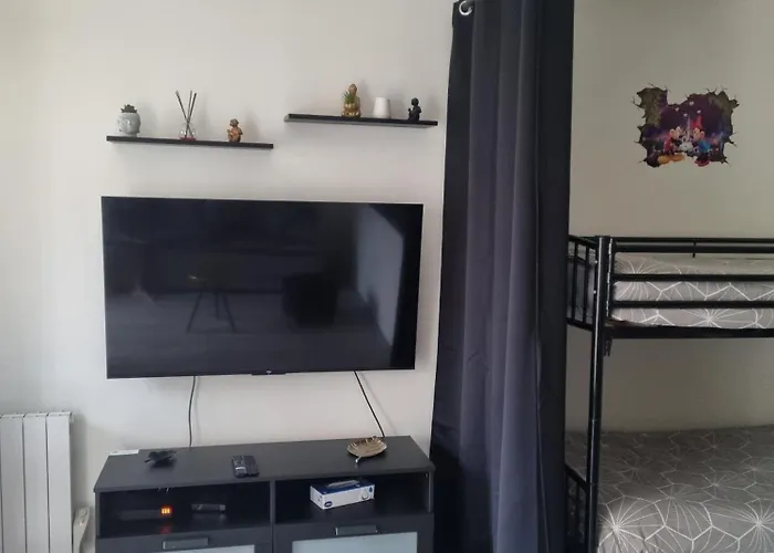 A 2 Pas De Disneyland