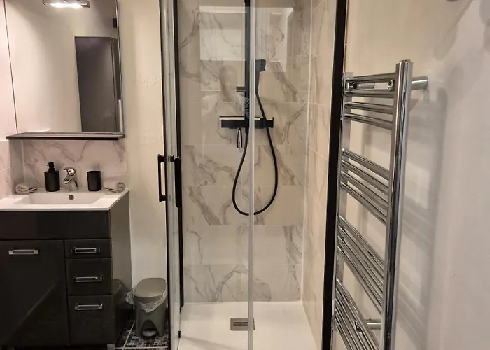 A 2 Pas De Disneyland Esbly