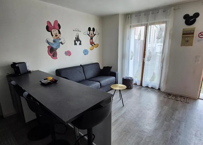 A 2 Pas De Disneyland * Esbly