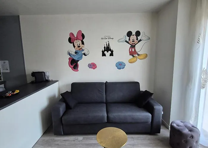 A 2 Pas De Disneyland