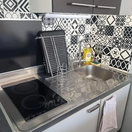 A 2 Pas De Disneyland