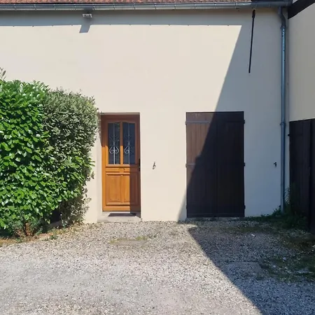 A 2 Pas De Disneyland *