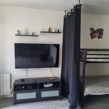 A 2 Pas De Disneyland