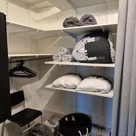 A 2 Pas De Disneyland *