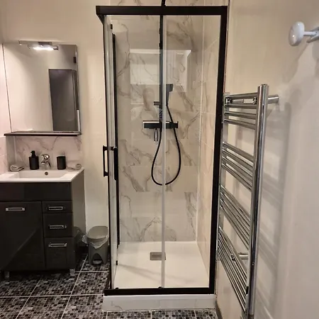 A 2 Pas De Disneyland Esbly