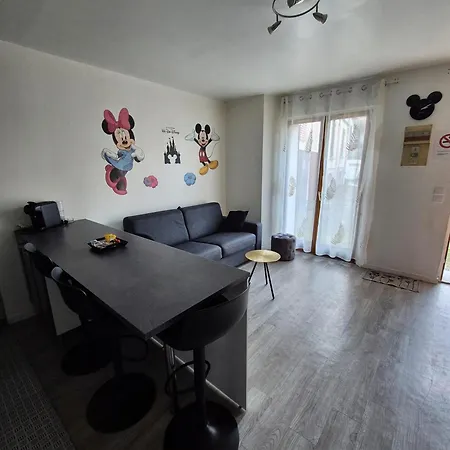 A 2 Pas De Disneyland * Esbly