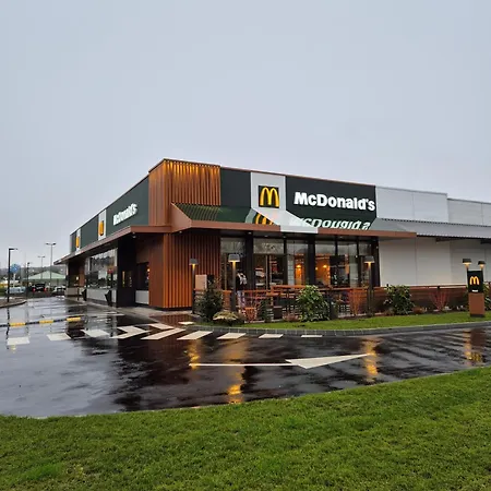 A 2 Pas De Disneyland Esbly